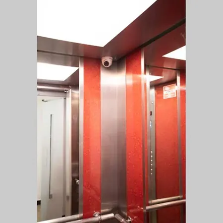 Victoria Avenue Apartment *