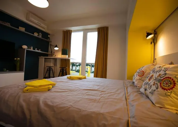 Victoria Avenue Apartment
